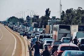 Выделенные полосы для общественного транспорта и парковки помогут решить проблему транспортных заторов Фото № 0 Выделенные полосы для общественного транспорта и парковки помогут решить проблему транспортных заторов Фото № 0