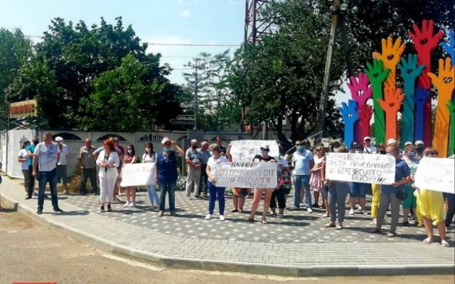Жители Доброслава заблокировали дорогу Фото № 3 Жители Доброслава заблокировали дорогу Фото № 3