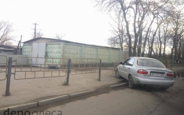 Авария возле Таировского кладбища, автомобиль врезался в ограждение Фото № 4 Авария возле Таировского кладбища, автомобиль врезался в ограждение Фото № 4