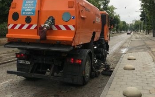 Коммунальщики продолжают приводить Одессу в порядок после подтопления Фото № 0 Коммунальщики продолжают приводить Одессу в порядок после подтопления Фото № 0