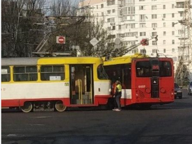 В Одессе не разминулись трамвай и троллейбус Фото № 0 В Одессе не разминулись трамвай и троллейбус Фото № 0