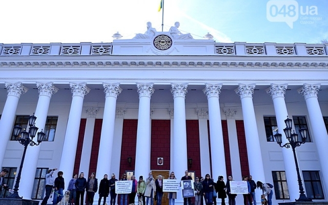 В Одессе зоозащитники устроили митинг под мэрией Фото № 0 В Одессе зоозащитники устроили митинг под мэрией Фото № 0