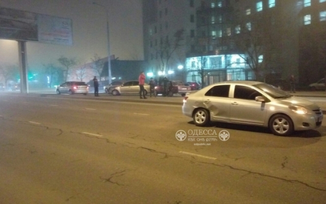 Серьёзная авария на Балковской с участием трёх машин Фото № 1 Серьёзная авария на Балковской с участием трёх машин Фото № 1