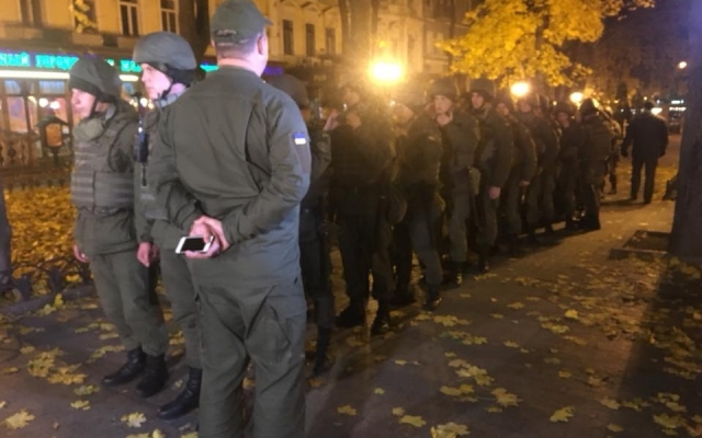 В Горсаду произошла стычка между активистами и представителями правоохранительных органов Фото № 2 В Горсаду произошла стычка между активистами и представителями правоохранительных органов Фото № 2