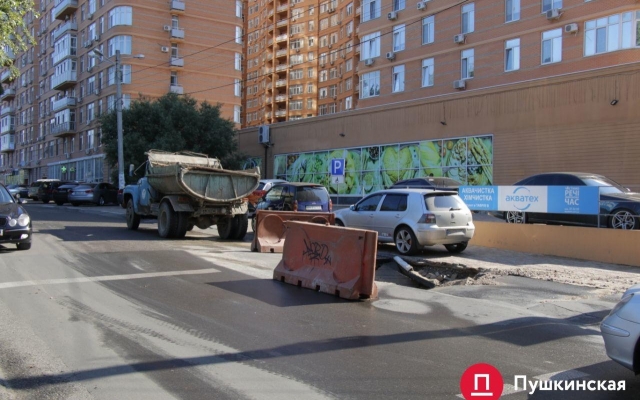 В Одессе на дороге провалился асфальт Фото № 4 В Одессе на дороге провалился асфальт Фото № 4