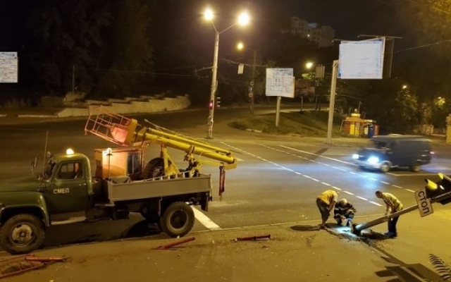 На Балковской повреждён один из светофоров Фото № 0 На Балковской повреждён один из светофоров Фото № 0