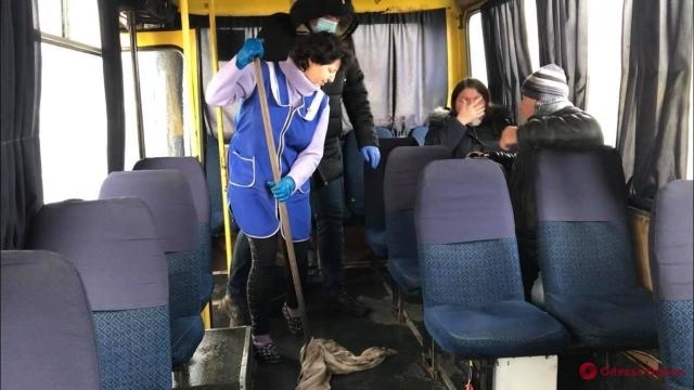 Общественный транспорт на пригородных маршрутах дезинфицируют Фото № 1 Общественный транспорт на пригородных маршрутах дезинфицируют Фото № 1