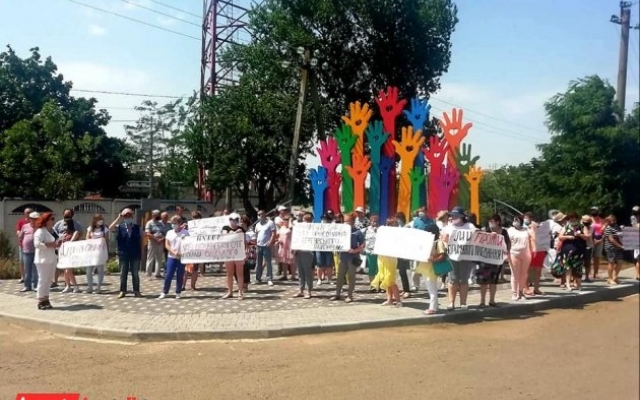 Жители Доброслава заблокировали дорогу Фото № 0 Жители Доброслава заблокировали дорогу Фото № 0