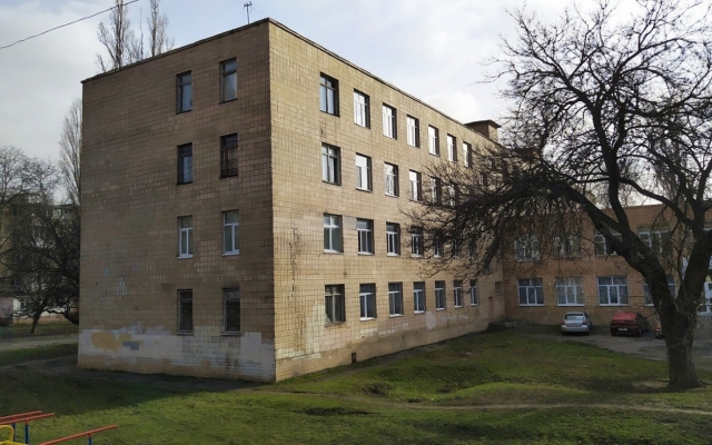 В одесской школе во время уроков обвалилась часть потолка Фото № 3 В одесской школе во время уроков обвалилась часть потолка Фото № 3