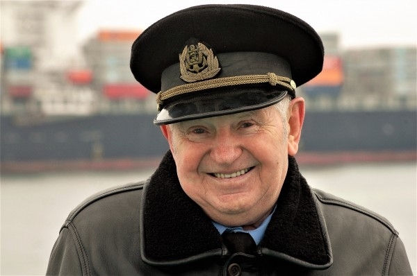 Смотритель Воронцовского маяка, проработавший на этой должности 65 лет и два месяца, ушёл на пенсию Фото № 1 Смотритель Воронцовского маяка, проработавший на этой должности 65 лет и два месяца, ушёл на пенсию Фото № 1