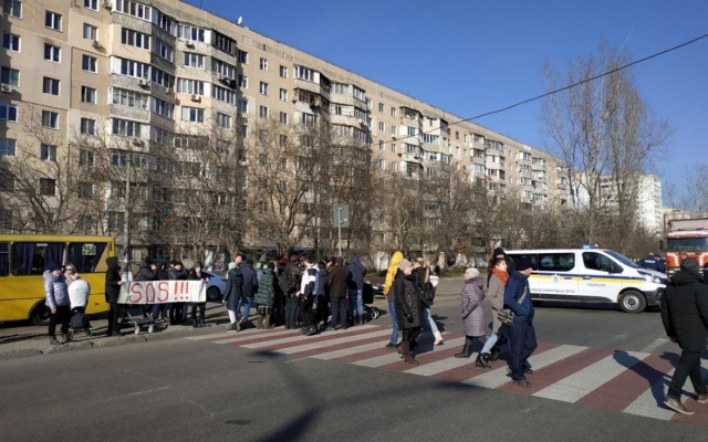 Без света, воды и отопления: одесситы перекрыли дорогу на поселке Котовского Фото № 0 Без света, воды и отопления: одесситы перекрыли дорогу на поселке Котовского Фото № 0