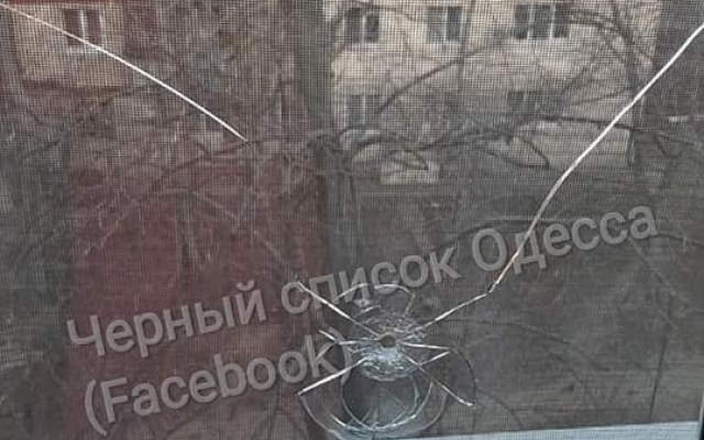 В Одессе неизвестный стреляет по окнам жилого дома Фото № 0 В Одессе неизвестный стреляет по окнам жилого дома Фото № 0