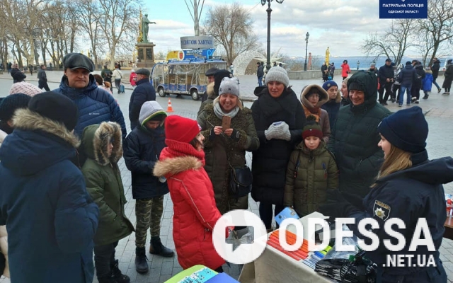 Одесситы отпраздновали Рождество с патрульными Фото № 23 Одесситы отпраздновали Рождество с патрульными Фото № 23