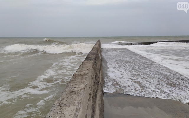 Одесские пляжи ушли под воду Фото № 17 Одесские пляжи ушли под воду Фото № 17