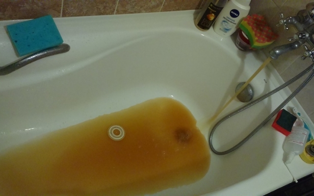 Жители Измаила пьют мутную воду из-под кранов Фото № 0 Жители Измаила пьют мутную воду из-под кранов Фото № 0