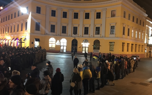 Одесситы собрались в живую цепь в честь Дня Соборности Фото № 6 Одесситы собрались в живую цепь в честь Дня Соборности Фото № 6