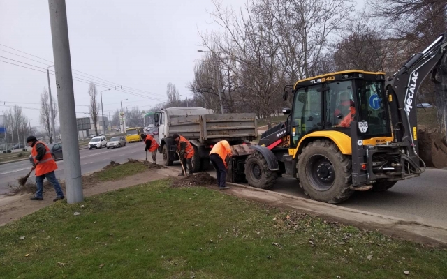 Одесса умывается: коммунальщики провели генеральную уборку и убрали стихийные свалки Фото № 4 Одесса умывается: коммунальщики провели генеральную уборку и убрали стихийные свалки Фото № 4