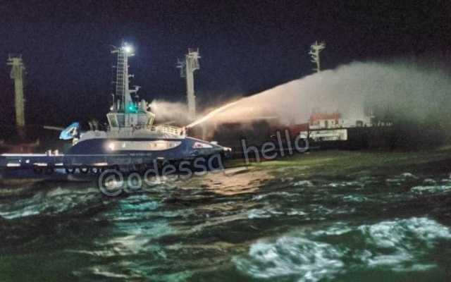 В Черном море горит сухогруз Фото № 0 В Черном море горит сухогруз Фото № 0