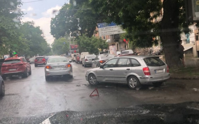 В Одессе на дорогах собрались пробки Фото № 0 В Одессе на дорогах собрались пробки Фото № 0