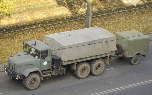 Одесситы наблюдали за колонной военной техники Фото № 3 Одесситы наблюдали за колонной военной техники Фото № 3