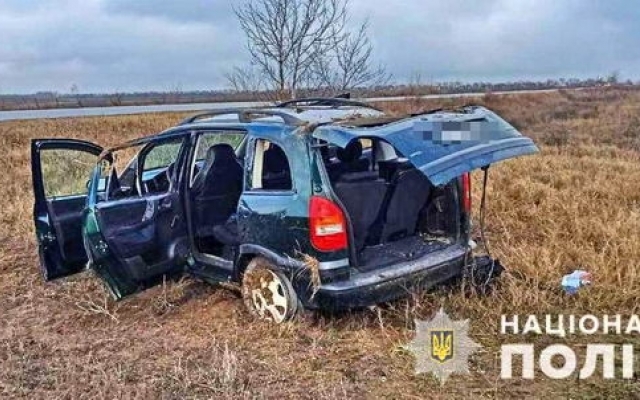 В Одесской области машина слетела в кювет – пассажирка погибла, пострадали дети Фото № 0 В Одесской области машина слетела в кювет – пассажирка погибла, пострадали дети Фото № 0