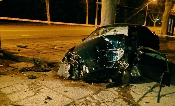 Жуткая авария: потерпевшего освобождали спецоборудованием Фото № 0 Жуткая авария: потерпевшего освобождали спецоборудованием Фото № 0