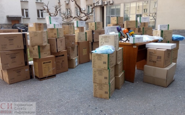 В Одессу прибыл медицинский груз, который из Китая доставил в Украину самолет Фото № 3 В Одессу прибыл медицинский груз, который из Китая доставил в Украину самолет Фото № 3