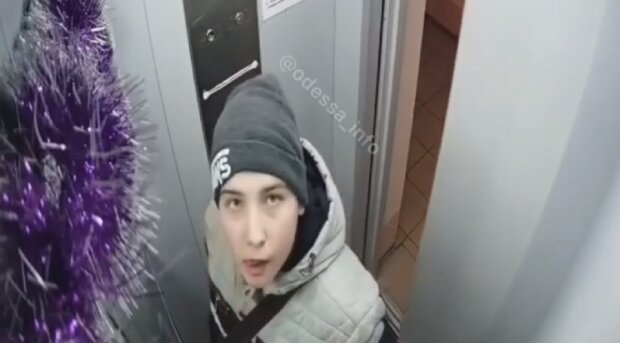 В Одессе подросток пришел колядовать и стащил хозяйский самокат Фото № 0 В Одессе подросток пришел колядовать и стащил хозяйский самокат Фото № 0