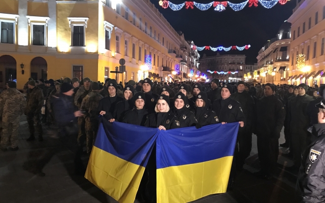 Одесситы собрались в живую цепь в честь Дня Соборности Фото № 3 Одесситы собрались в живую цепь в честь Дня Соборности Фото № 3