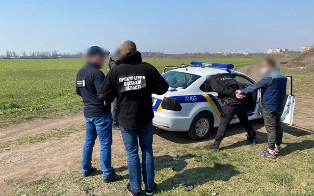Детективы ГБР задержали полицейских-взяточников Фото № 1 Детективы ГБР задержали полицейских-взяточников Фото № 1