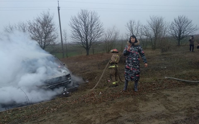 Одесская активистка сожгла свою «евробляху» и потребовала от президента Украины доступную растаможку Фото № 6 Одесская активистка сожгла свою «евробляху» и потребовала от президента Украины доступную растаможку Фото № 6
