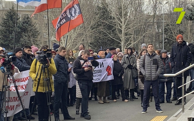 Второй день акции протеста против закона «О труде»: количество митингующих увеличилось Фото № 3 Второй день акции протеста против закона «О труде»: количество митингующих увеличилось Фото № 3