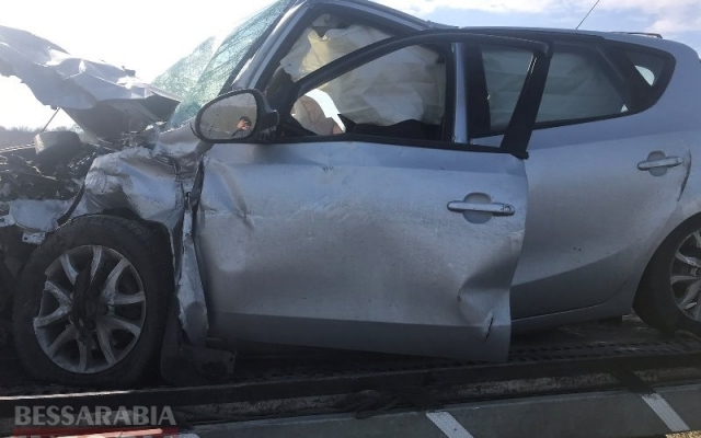 Гражданин Болгарии на автомобиле влетел под фуру Фото № 0 Гражданин Болгарии на автомобиле влетел под фуру Фото № 0