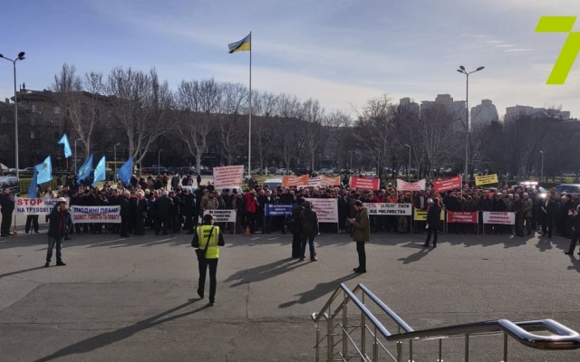 В Одессе проходит сразу три митинга Фото № 2 В Одессе проходит сразу три митинга Фото № 2