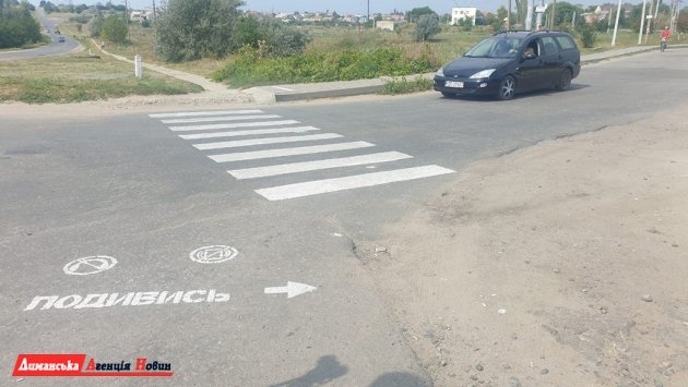 В Сычавке обновили разметку на опасном участке дороги Фото № 0 В Сычавке обновили разметку на опасном участке дороги Фото № 0