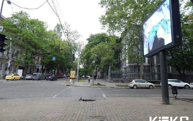 В Одессе провалилась тротуарная плитка Фото № 0 В Одессе провалилась тротуарная плитка Фото № 0