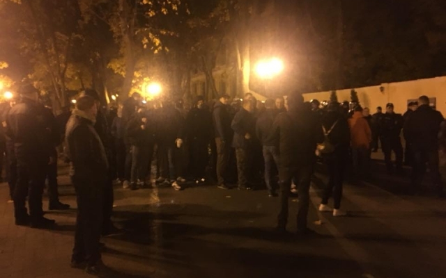 В Горсаду произошла стычка между активистами и представителями правоохранительных органов Фото № 0 В Горсаду произошла стычка между активистами и представителями правоохранительных органов Фото № 0