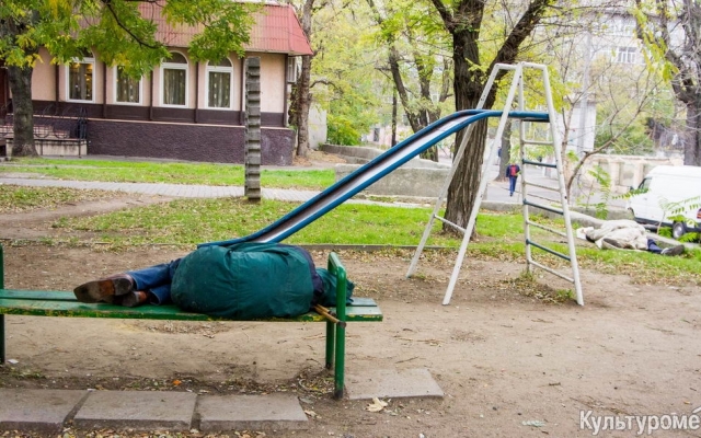 Сквер-пристанище бомжей вскоре превратится в Сквер Регенсбург Фото № 1 Сквер-пристанище бомжей вскоре превратится в Сквер Регенсбург Фото № 1