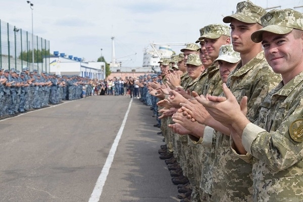 Задержанные в Керченском проливе моряки прибыли в Одессу Фото № 5 Задержанные в Керченском проливе моряки прибыли в Одессу Фото № 5