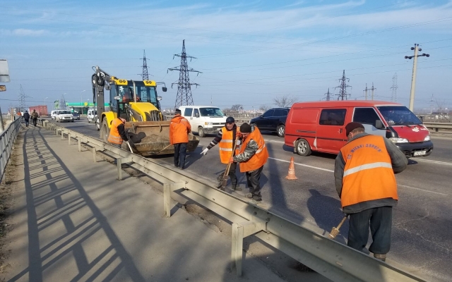 Одесса умывается: коммунальщики провели генеральную уборку и убрали стихийные свалки Фото № 2 Одесса умывается: коммунальщики провели генеральную уборку и убрали стихийные свалки Фото № 2