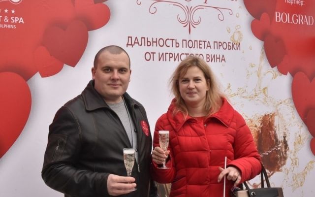 Одесситы установили рекорд Украины по дальности полета пробки от шампанского Фото № 7 Одесситы установили рекорд Украины по дальности полета пробки от шампанского Фото № 7