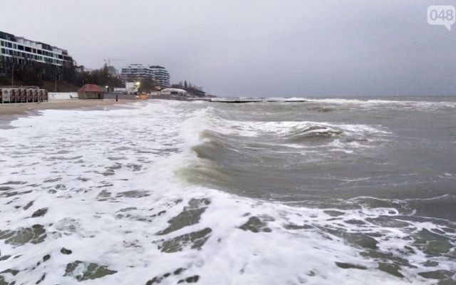 Одесские пляжи ушли под воду Фото № 18 Одесские пляжи ушли под воду Фото № 18