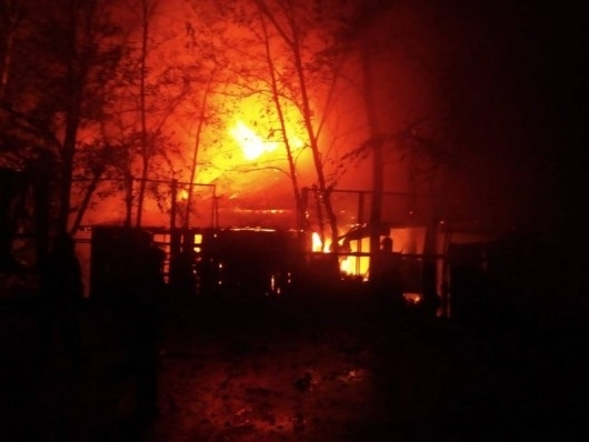 В Малиновском районе горит сразу в двух местах Фото № 0 В Малиновском районе горит сразу в двух местах Фото № 0