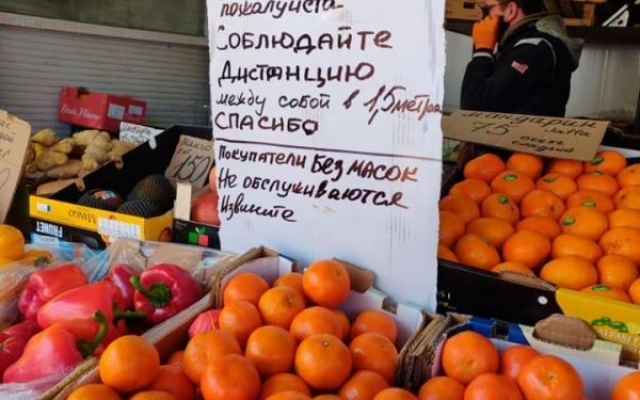 На одесском рынке нанесли карантинную разметку Фото № 0 На одесском рынке нанесли карантинную разметку Фото № 0
