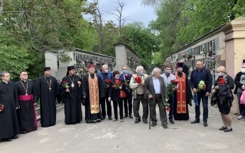 Одесситы почтили память украинцев пострадавших от репрессий Фото № 3 Одесситы почтили память украинцев пострадавших от репрессий Фото № 3