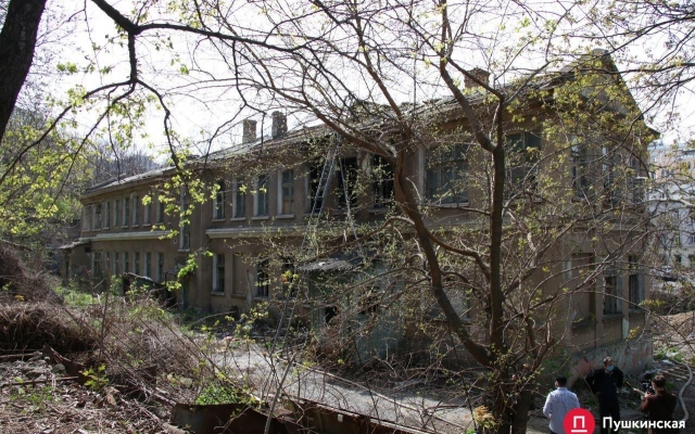 В Одессе горит заброшенное здание Фото № 3 В Одессе горит заброшенное здание Фото № 3