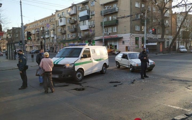 На перекрестке в центре случилось ДТП Фото № 0 На перекрестке в центре случилось ДТП Фото № 0