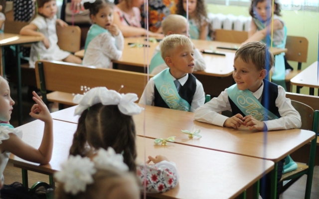 Как в Одессе проходили школьные линейки Фото № 9 Как в Одессе проходили школьные линейки Фото № 9
