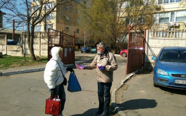 Волонтеры Таирово изготовили и раздали больше 4 тысяч многоразовых масок Фото № 1 Волонтеры Таирово изготовили и раздали больше 4 тысяч многоразовых масок Фото № 1