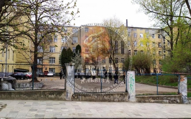 На территории львовской больницы прогремел взрыв, обнаружено бездыханное тело (фото) Фото № 0 На территории львовской больницы прогремел взрыв, обнаружено бездыханное тело (фото) Фото № 0